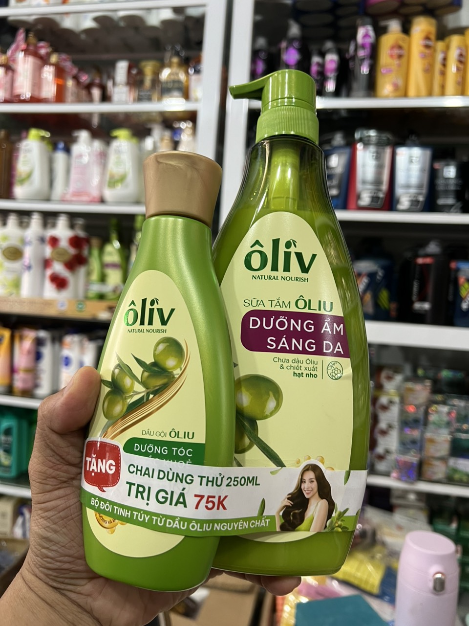 Sữa tắm dưỡng da oliv dưỡng ẩm sáng da 650ml