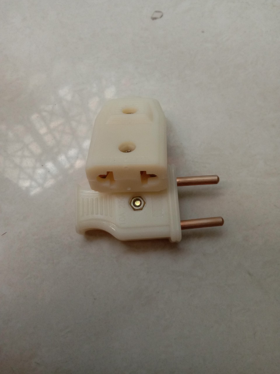Combo 3 sản phẩm gồm(đui đèn,phích cắm)