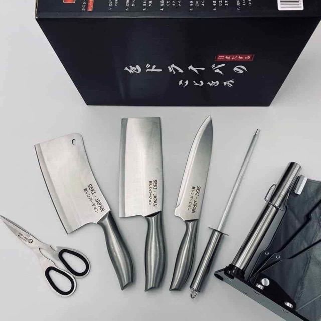 Bộ dao nhà bếp - Hãy khám phá bộ sản phẩm dao nhà bếp chuyên nghiệp của chúng tôi, được làm từ chất liệu cao cấp và thiết kế độc đáo. Giúp cho công việc nấu ăn của bạn trở nên dễ dàng hơn với sự hỗ trợ từ bộ dao nhà bếp này.