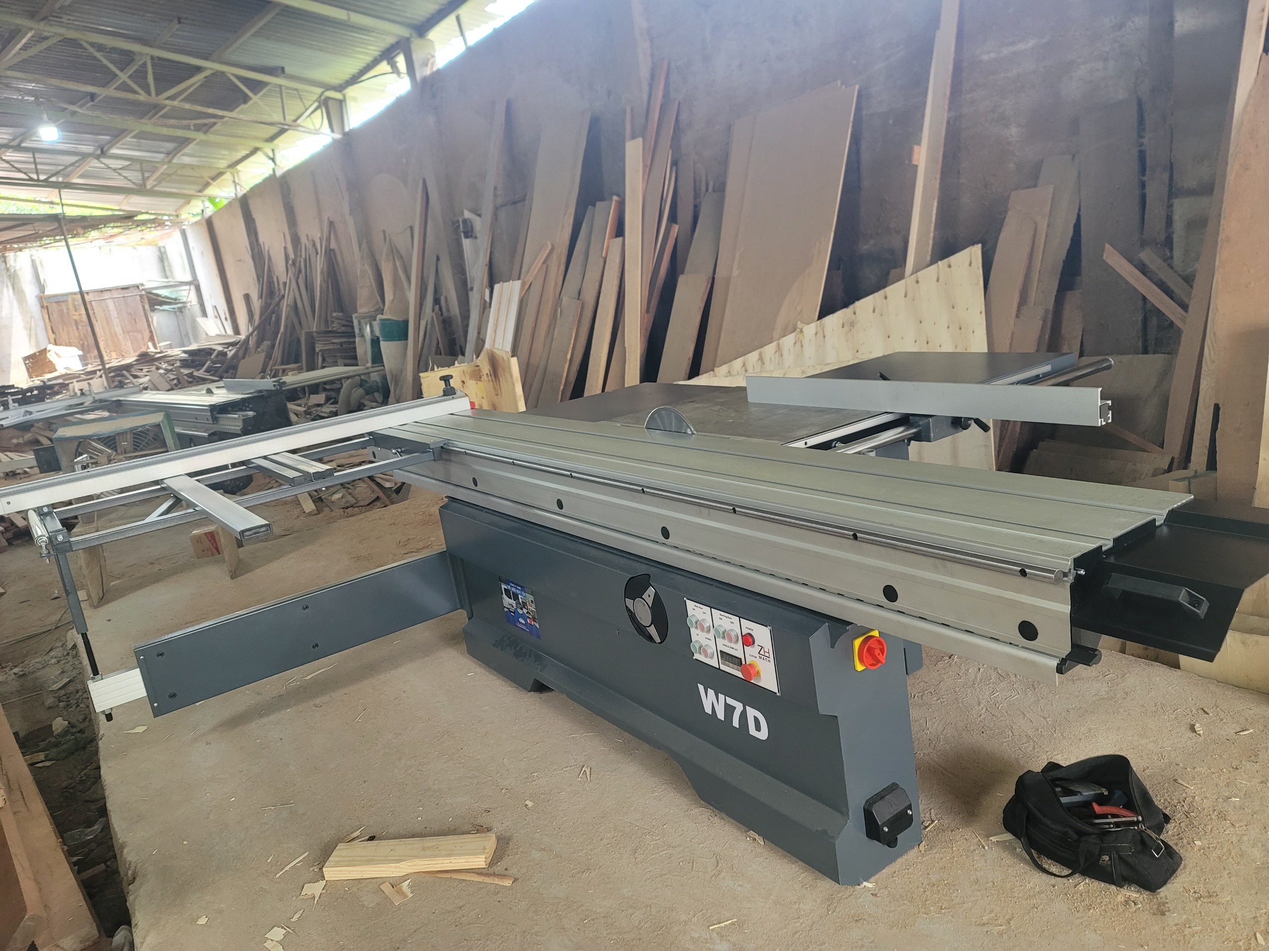 [Ho Chi Minh] w7d sliding table circular saw
