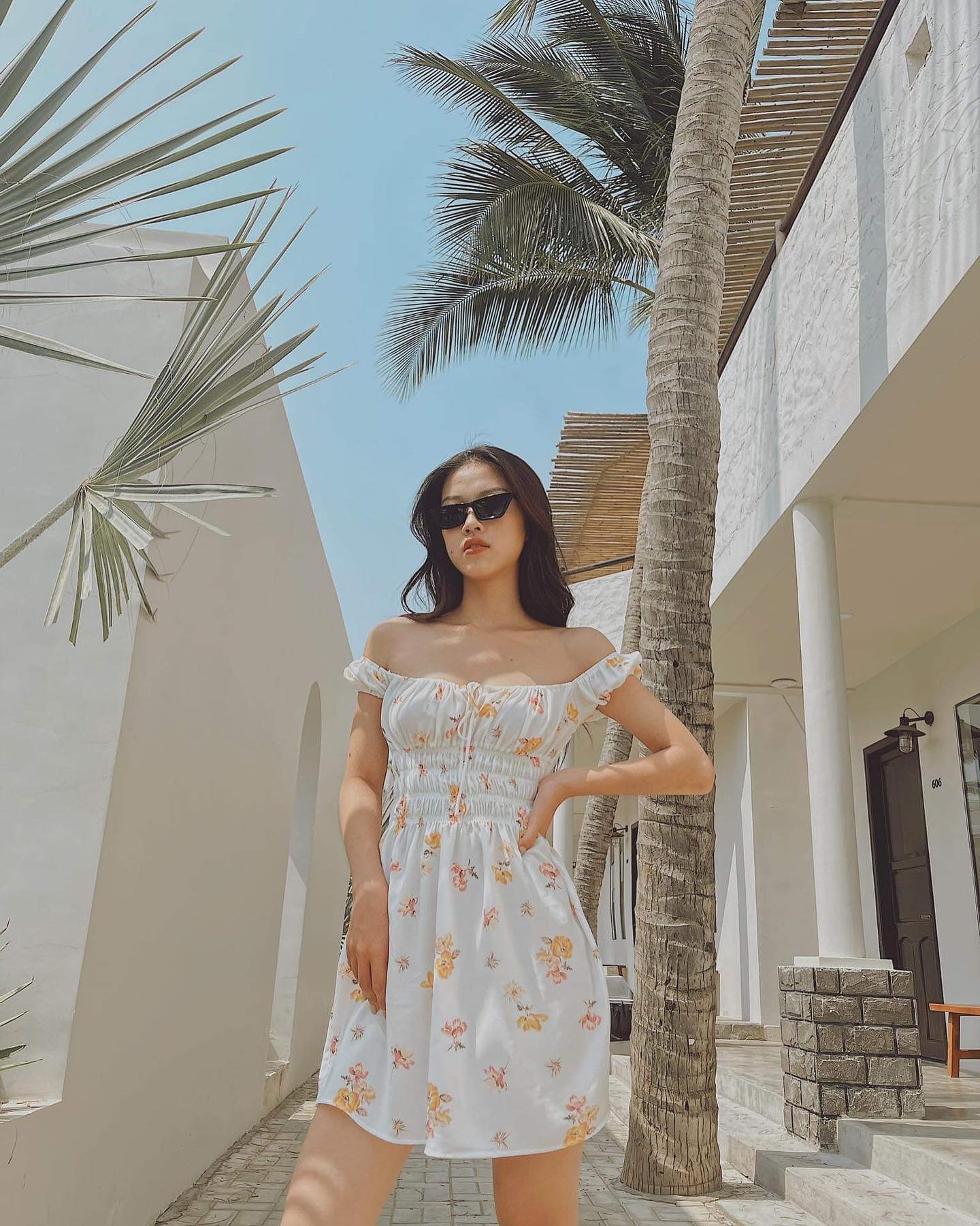 Đầm trễ vai nhúng eo
