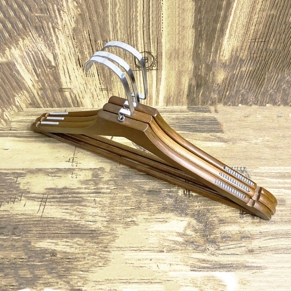 Móc Gỗ Nâu Vai Đệm Thanh Ngang 44,5cm ( Bộ 5 móc )
