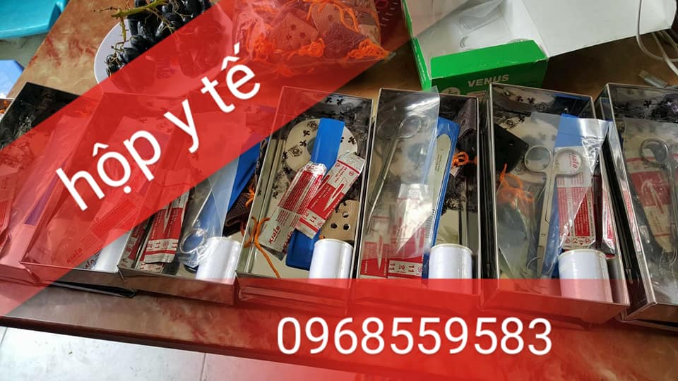 Hộp Dụng Cụ Y Tế Cho Gà