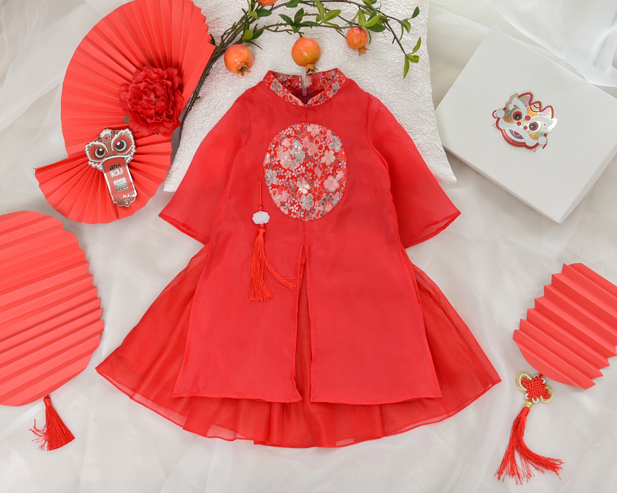 Áo dài Tết Mộc Khuê/ Bích Châu đáp gấm hoa dẻ quạt bé gái