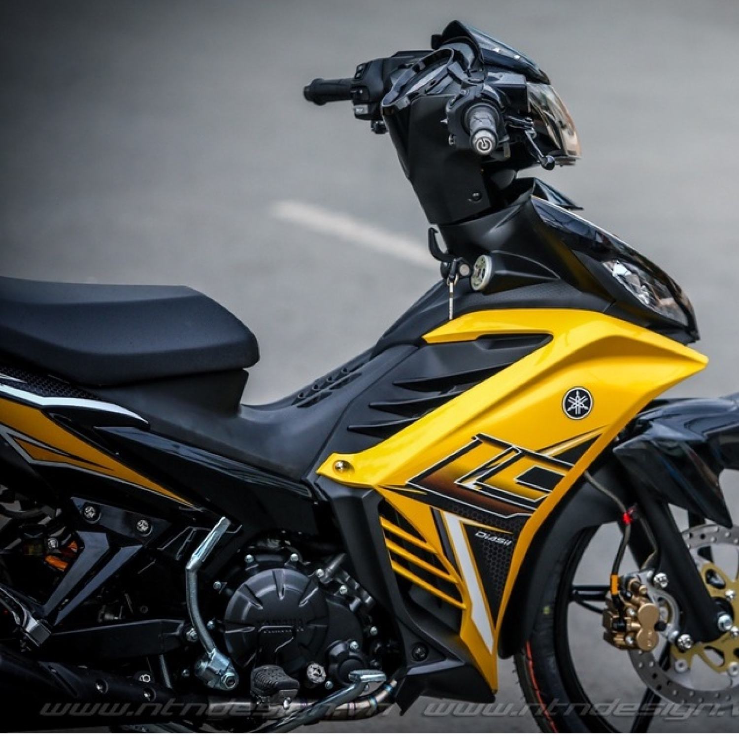 Tem Rời Exciter 135 Lc Chỉ Trắng Dán Xe Vàng Đen