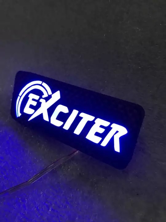 Đèn bảng dè chữ Exciter.