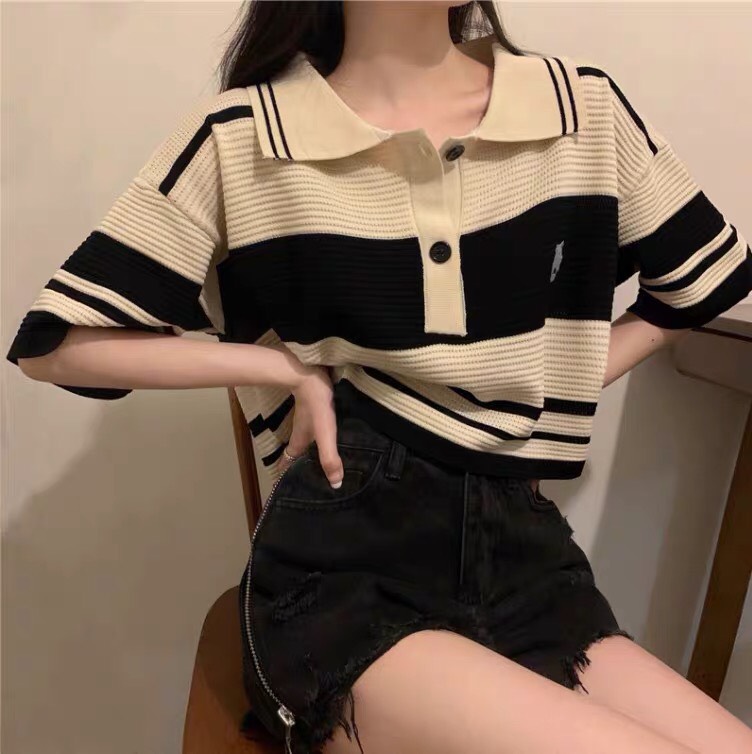 Áo croptop len dáng rộng cổ bẻ phối màu