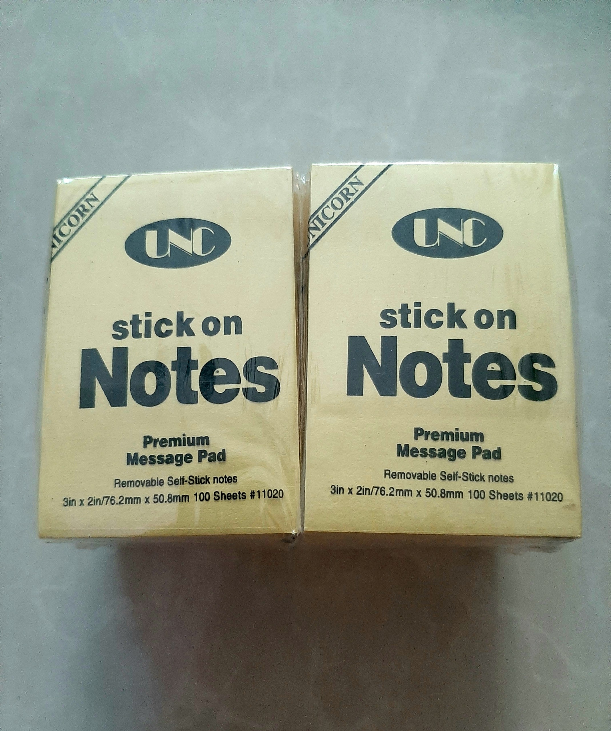 1 lốc 12 xấp giấy note vàng 3*2
