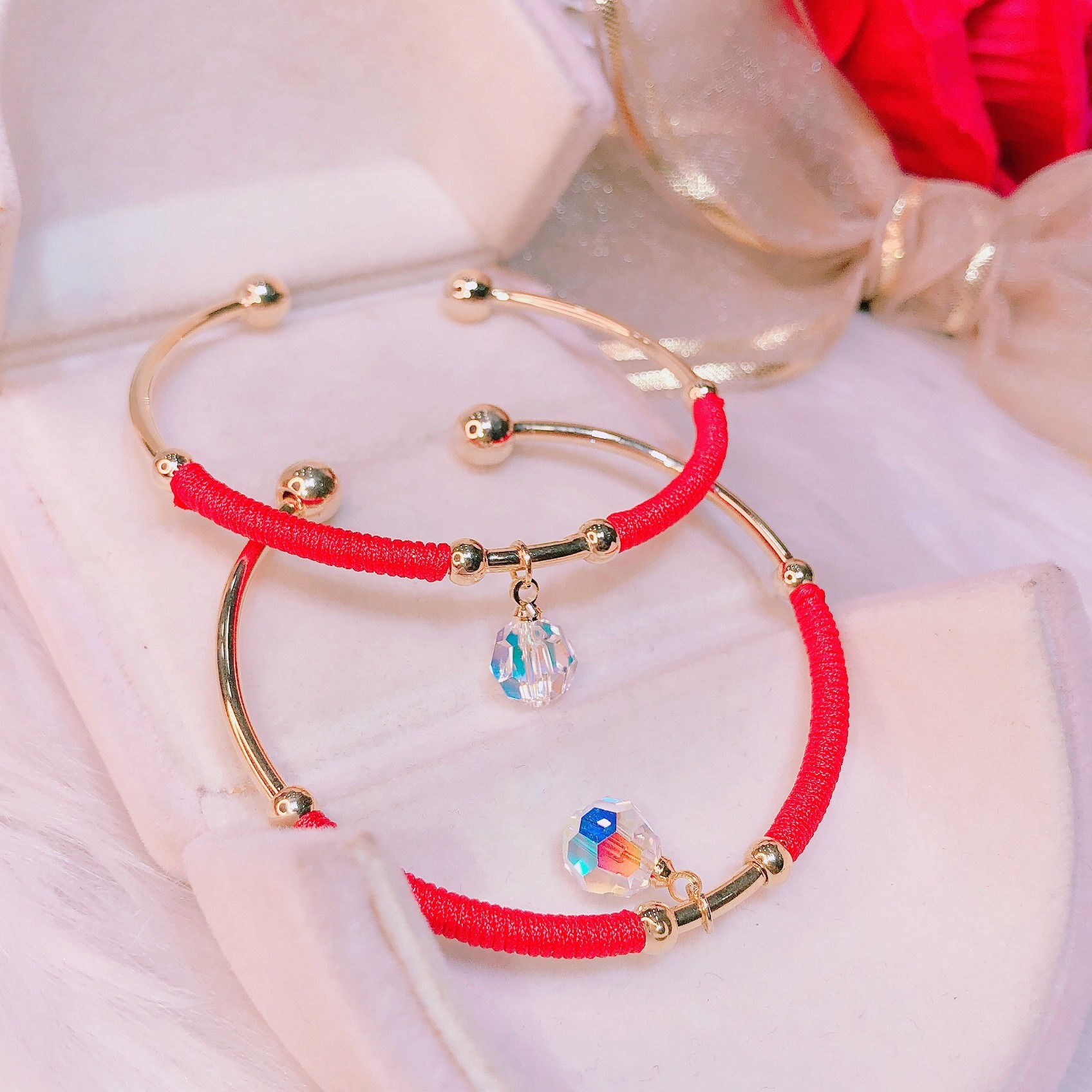 [HCM]Vòng tay nữ. vòng tay mạ vàng thật quấn chỉ đỏ titan đính đá pha lê cao cấp nhập khẩu Áo phản chiếu ánh sáng xinh đẹp Trang sức Miga L050- CAM KẾT KHÔNG ĐEN 1 ĐỔI 1 NẾU KHÔNG HÀI LÒNG