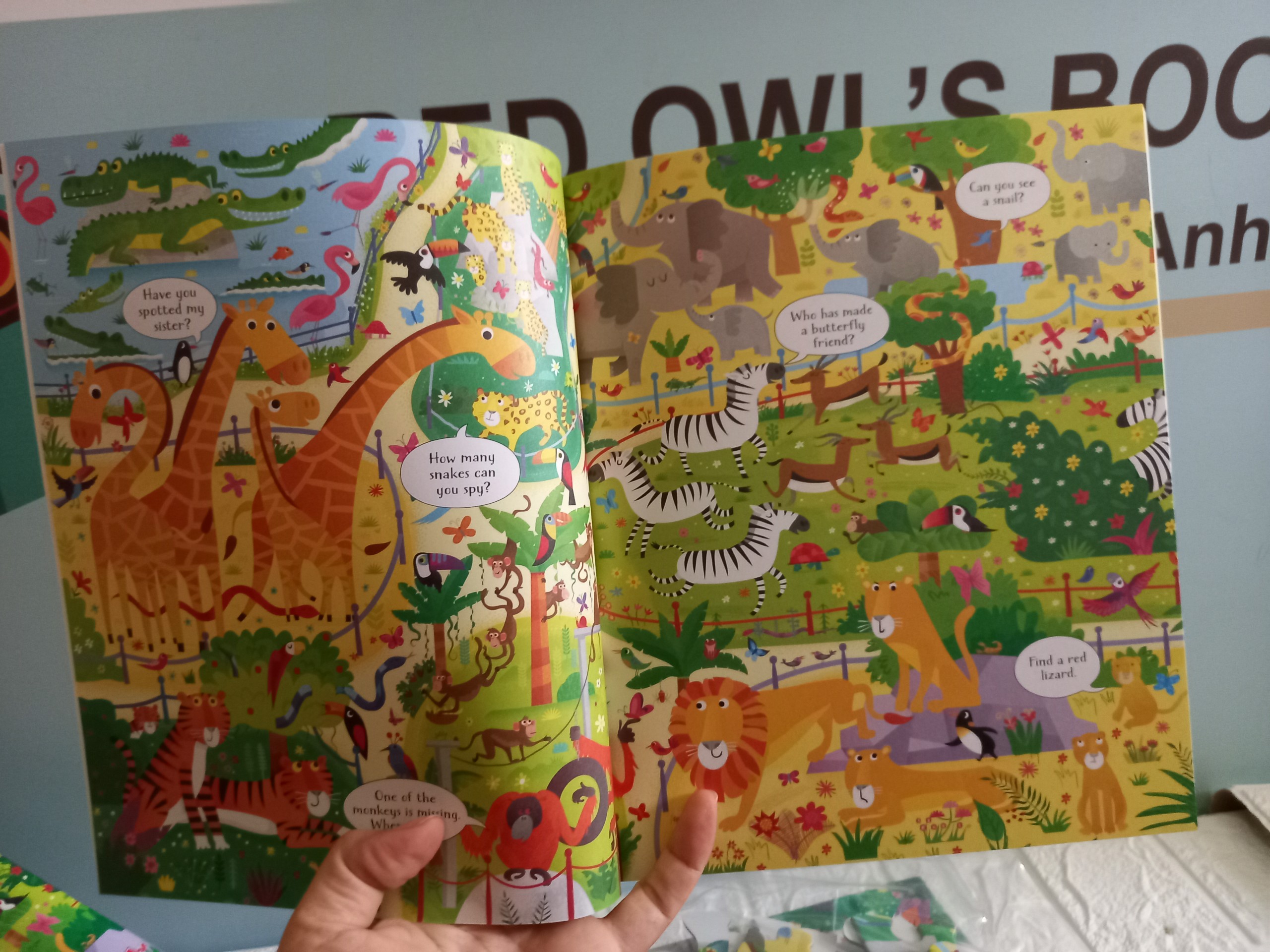 Usborne Book and Jigsaw At the Zoo