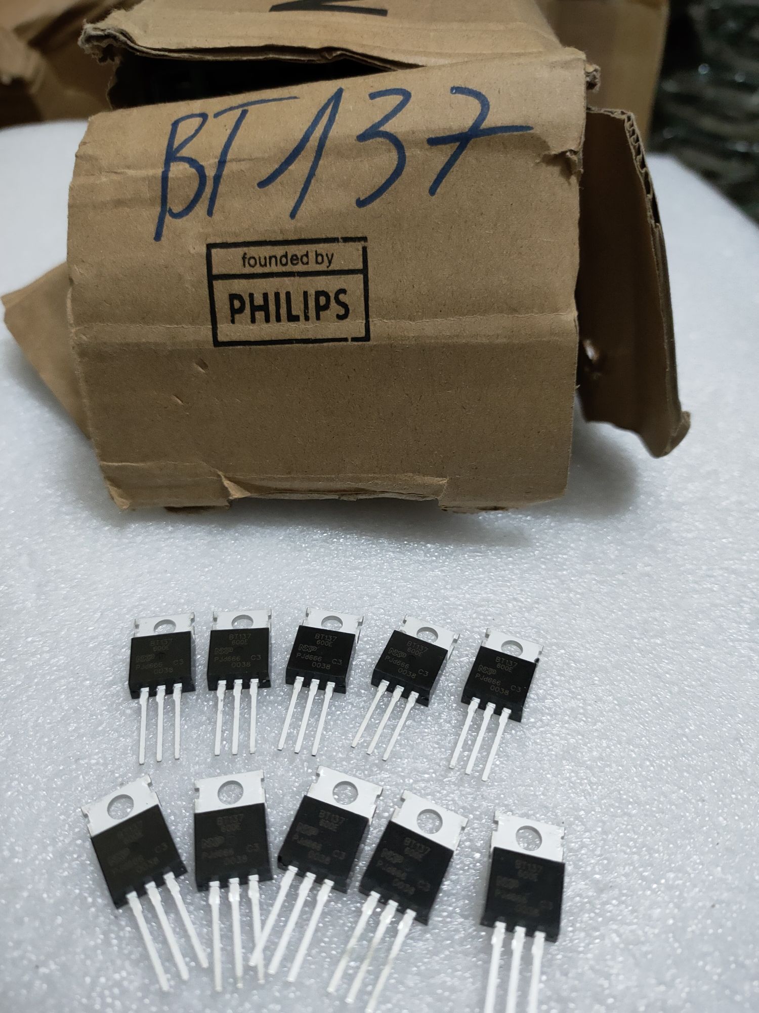 10 Con Triac BT137
