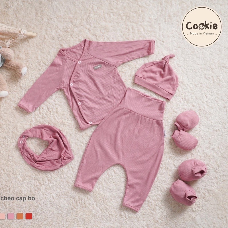 Cookie- Set newborn cài chéo (bộ dài tay cài chéo+ mũ chóp+ yếm+ bao tay+ bao chân)