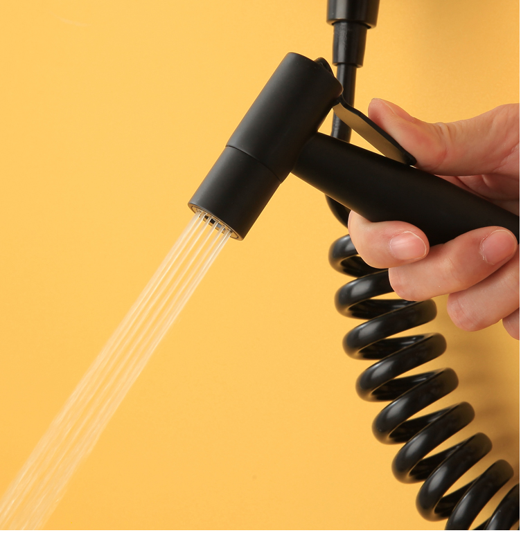 Vòi xịt vệ sinh bằng thép không gỉ 304 màu đen, dây xoắn điện thoại gọn gàng