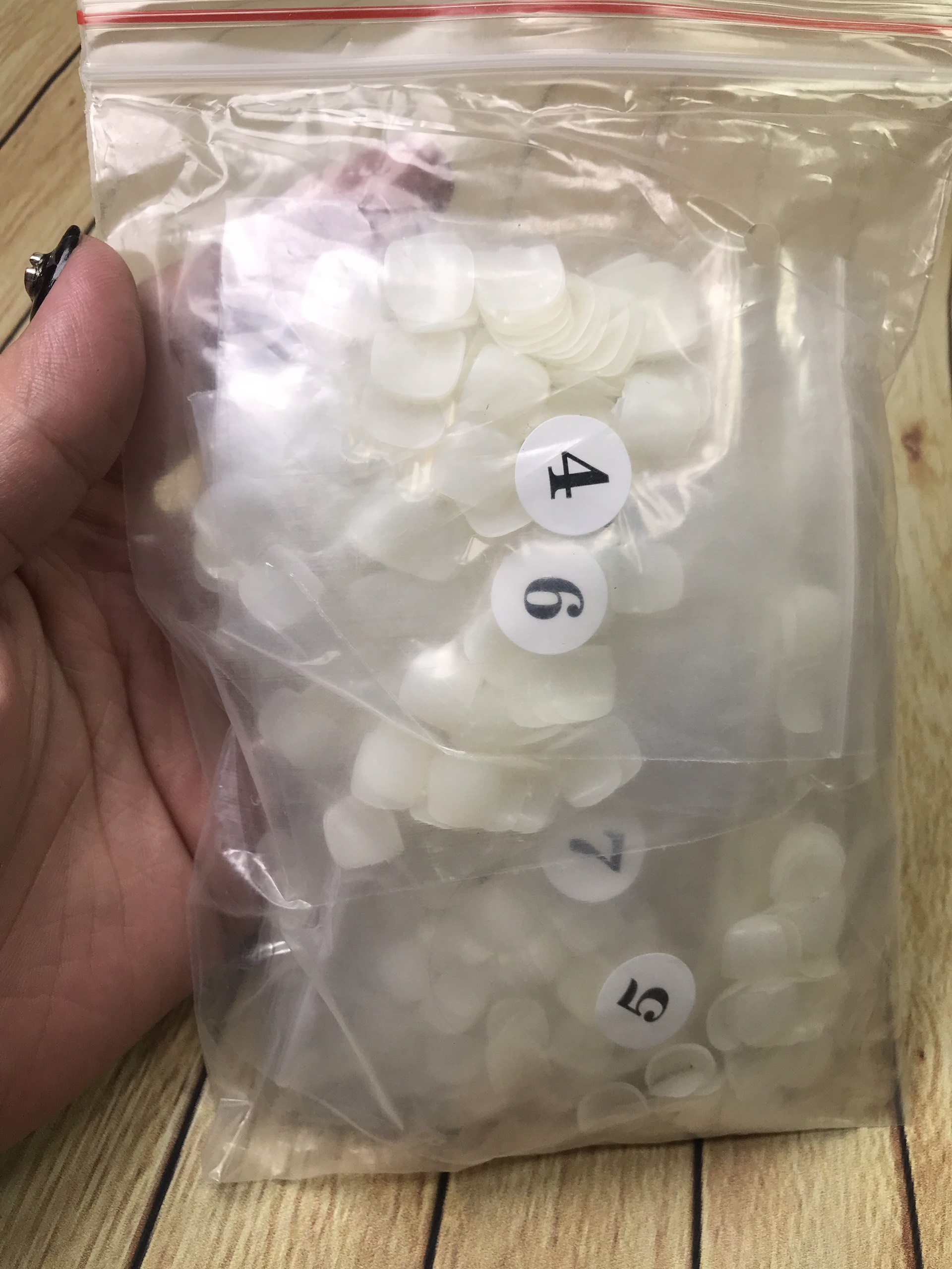 Móng úp chân không tai
