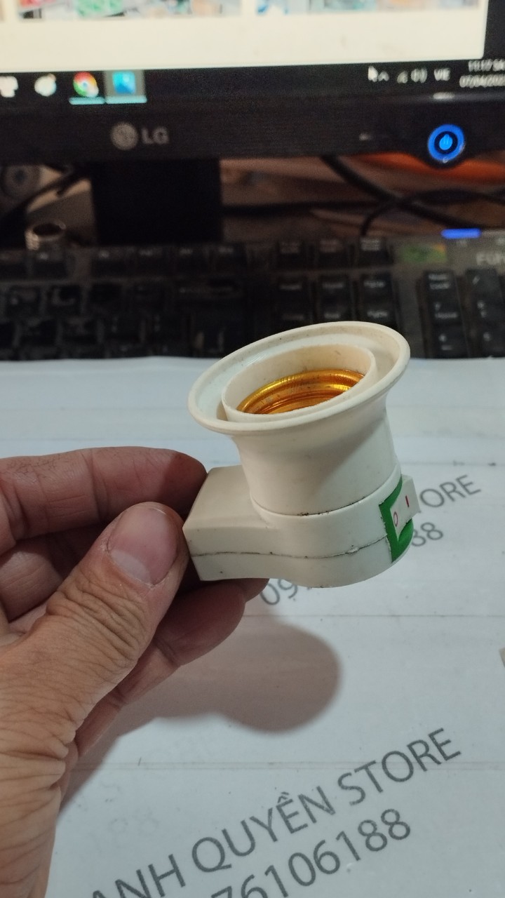 Đui liền phích cắm có công tắc