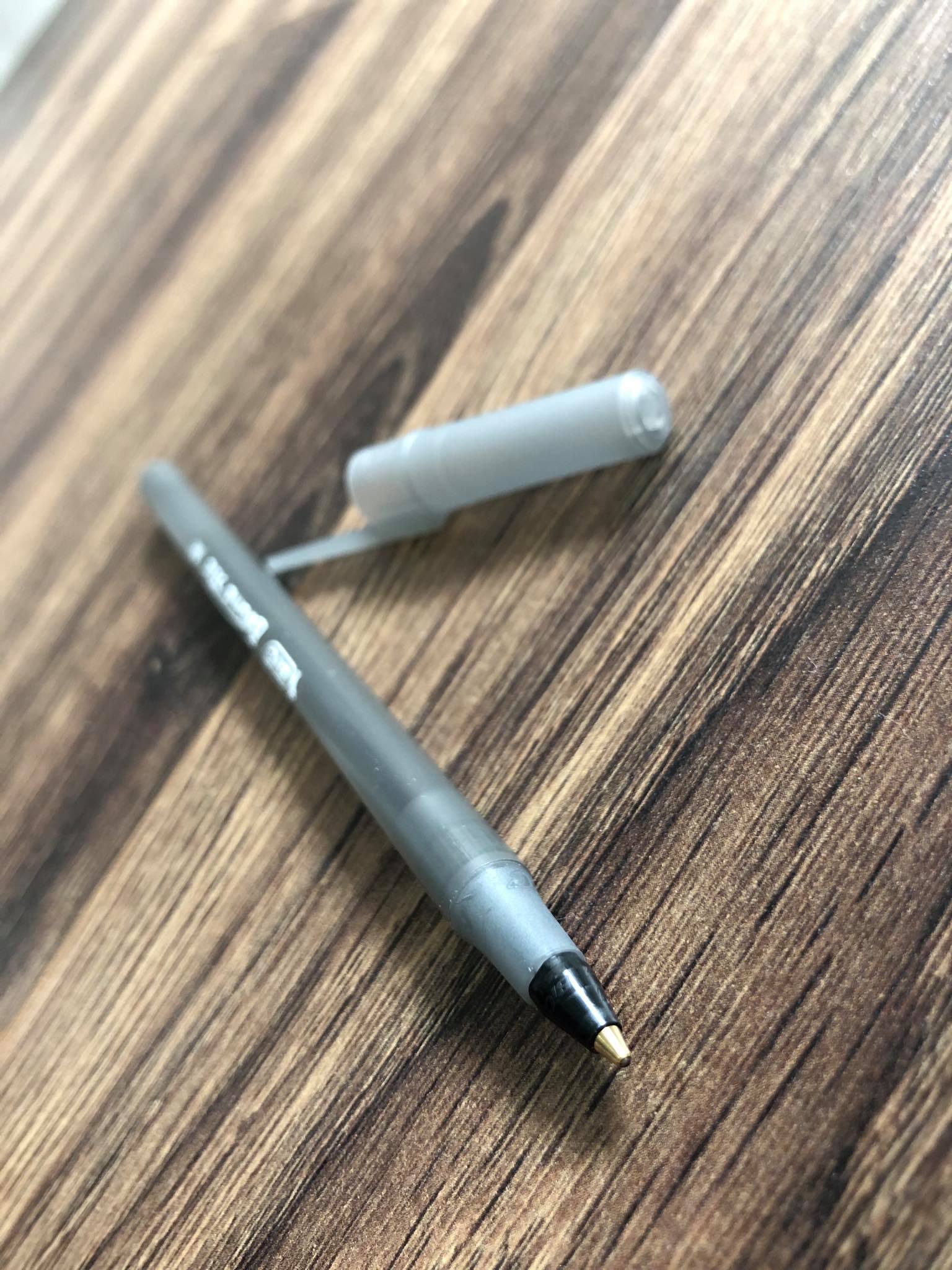 4 bút BIC đen round stic M pen tapping