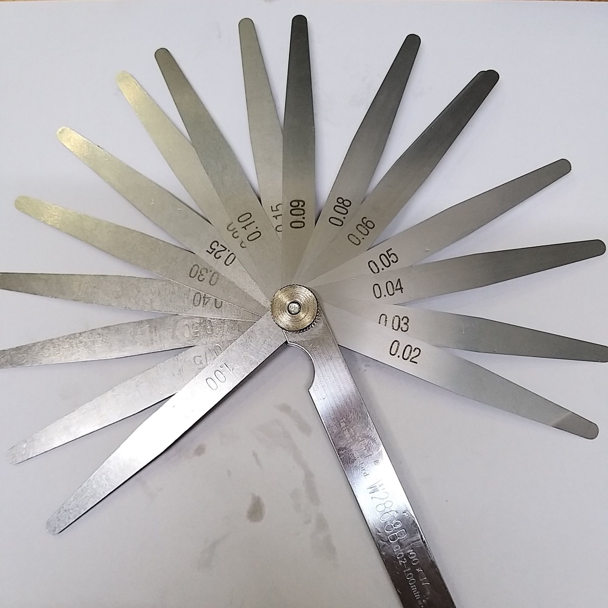 Thước Căn lá Cao Cấp 100B17 Lá 0.02-1mm (Bạc)