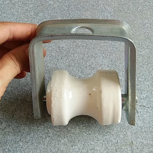 Khung đỡ U Sứ điện gắn tường, trụ điện