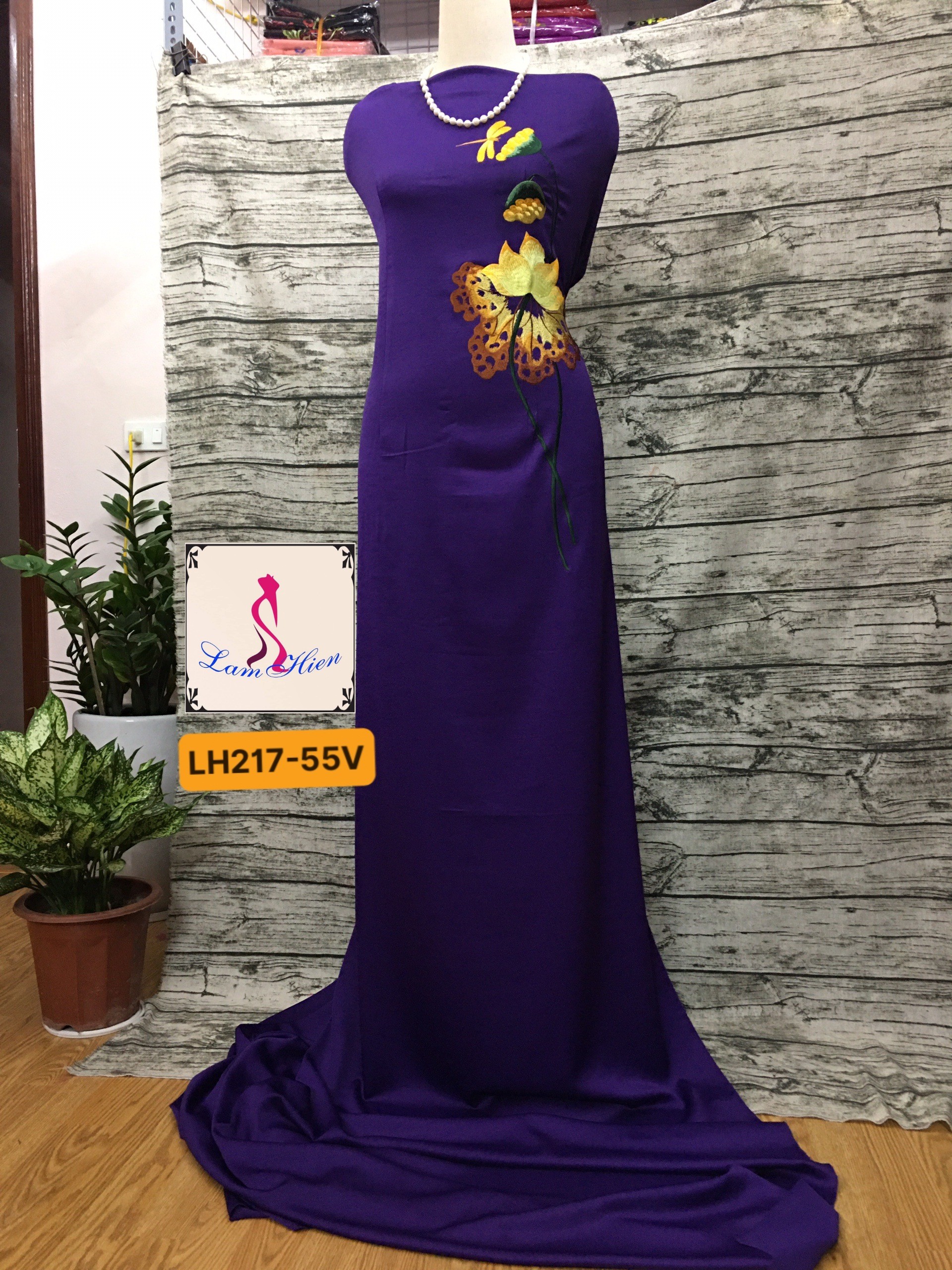 Vải áo dài lụa tây thi bông thêu LH217