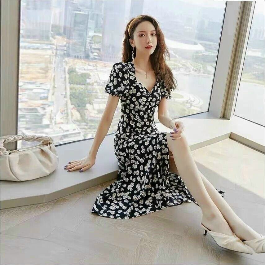 Đầm hoa cúc xẻ tà