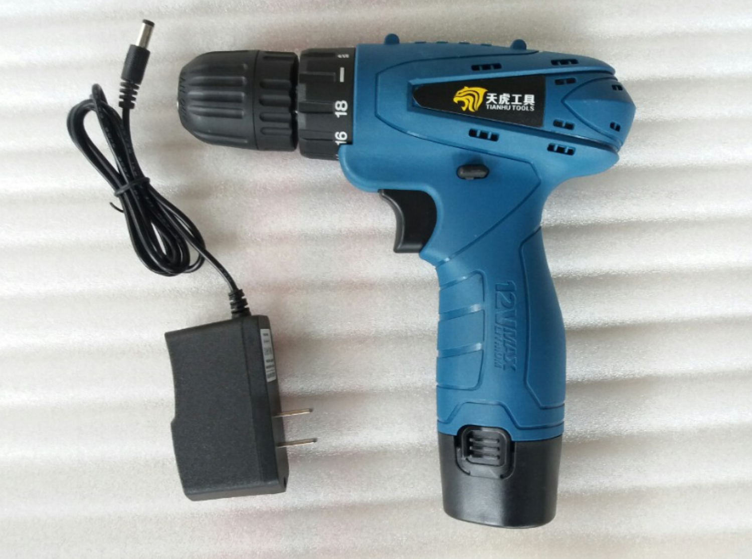 MÁY KHOAN VÀ VẶN VÍT CHẠY PIN 12V - VV12V
