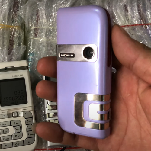 Điện thoại Nokia cổ chiếc lá nhỏ 7260