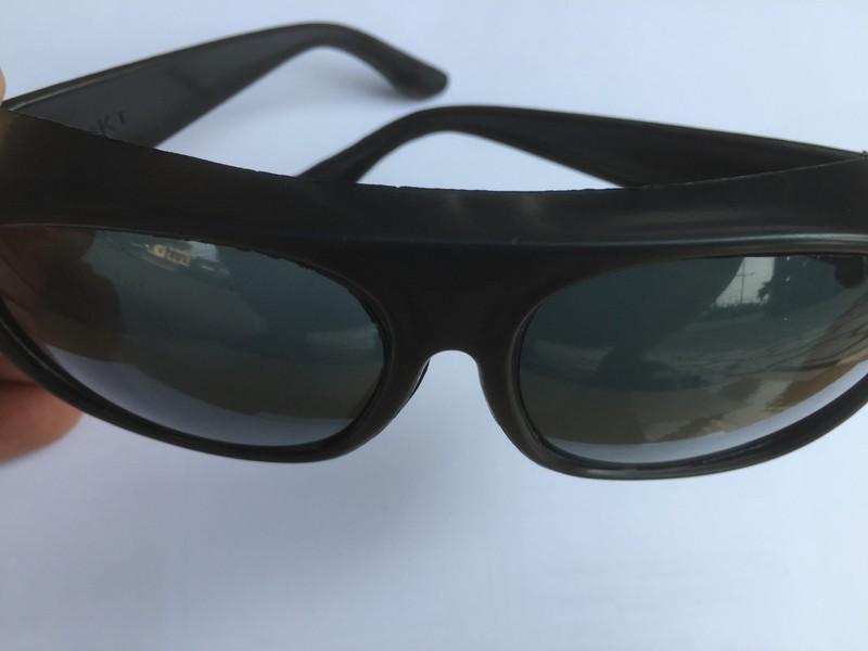 5 chiếc kính bảo hộ lao động mắt đen