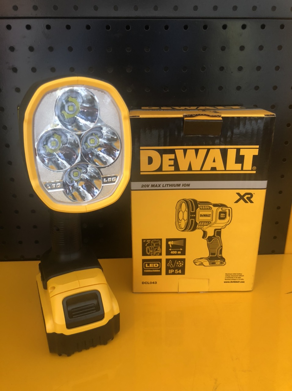 Đèn pin 20V Dewalt DCL043N​​​​​​​