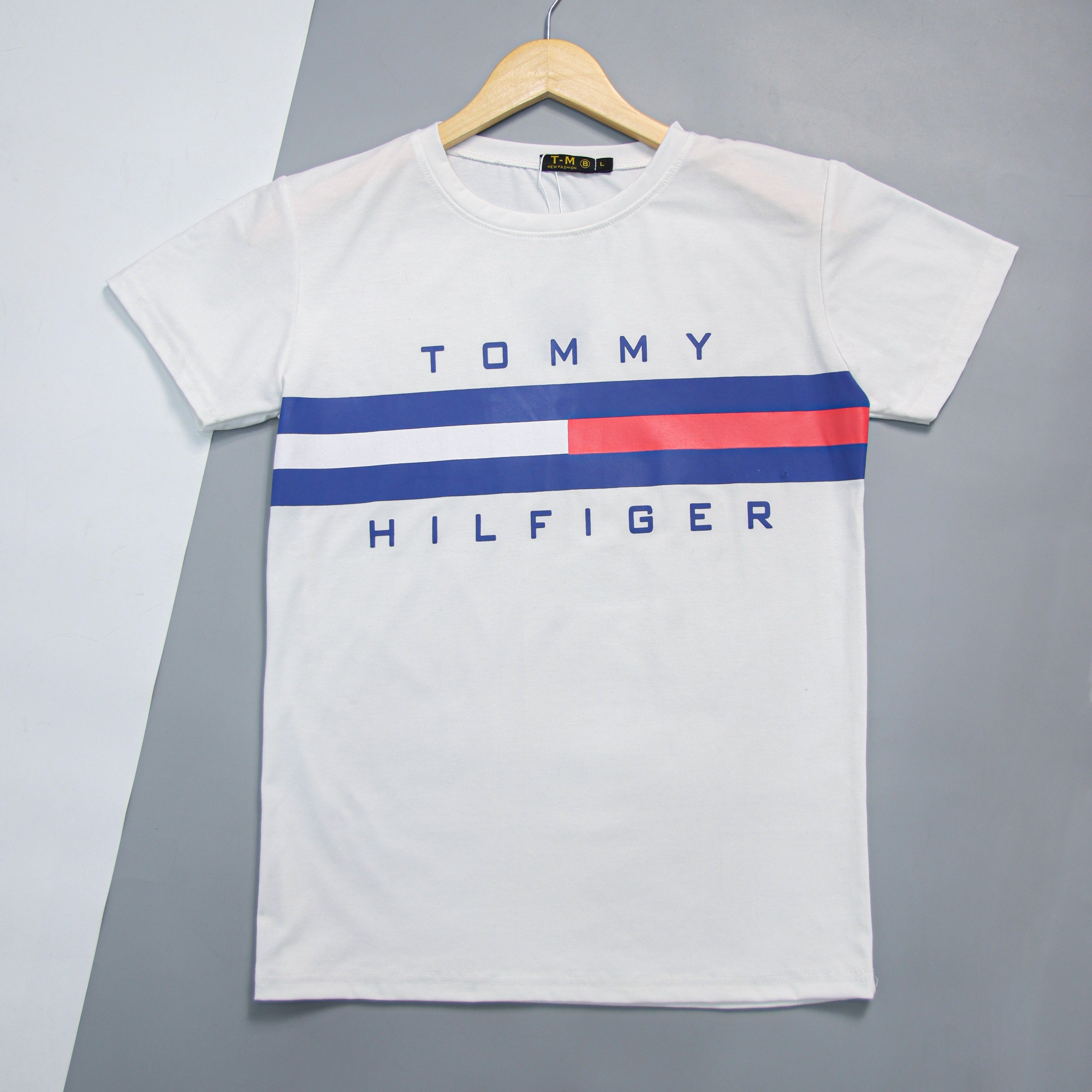 Thun cổ tròn tommy phối 2 màu đen trắng cực đẹp