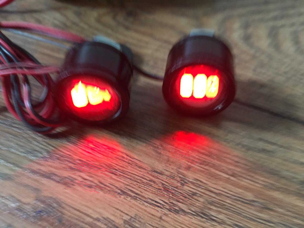 ĐÈN LED- CẶP ĐÈN CHỚP CHÂN GƯƠNG,BẢN SỐ