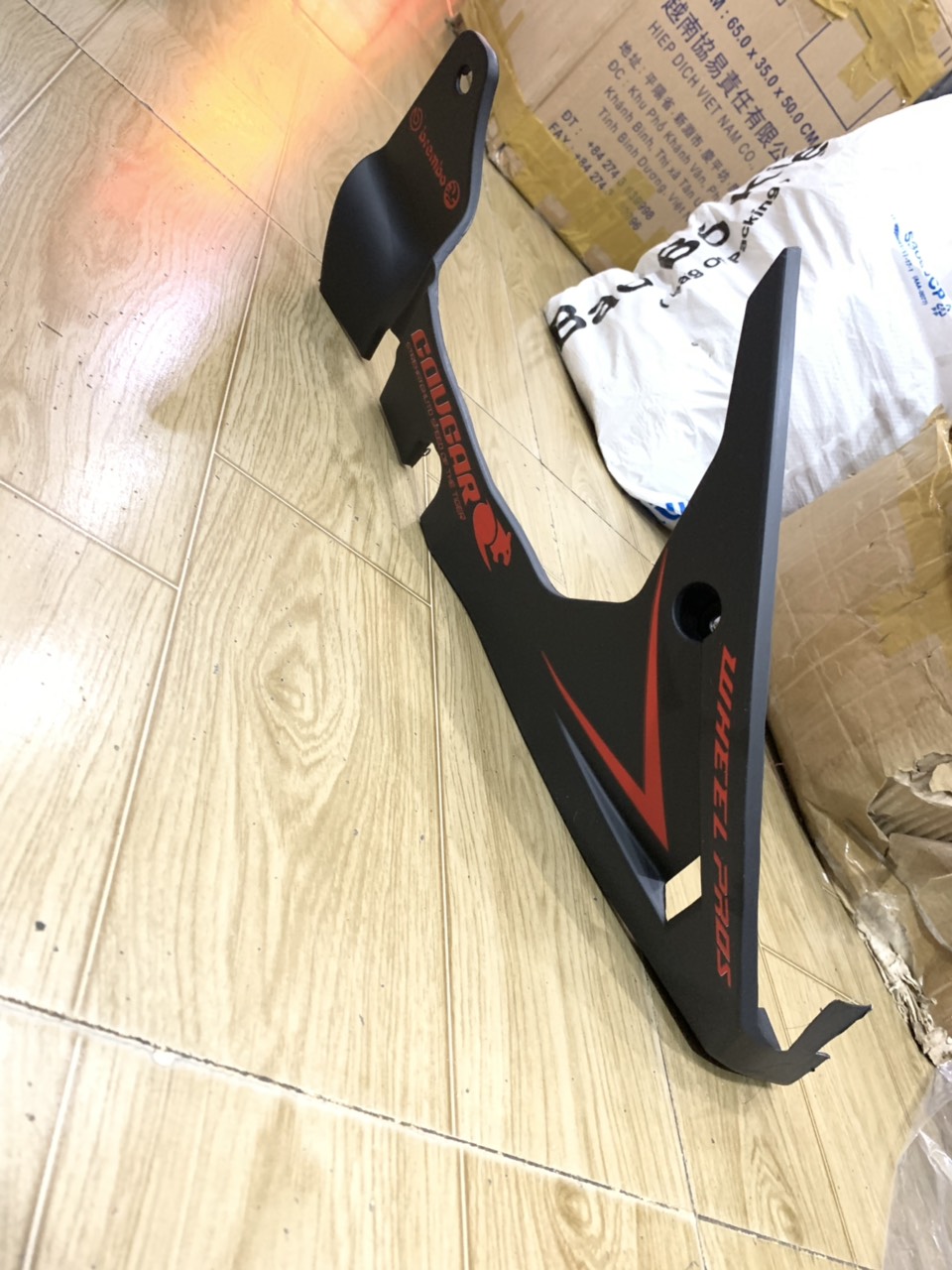 Mỏ cày xe exciter 150 màu đen nhám tem đỏ
