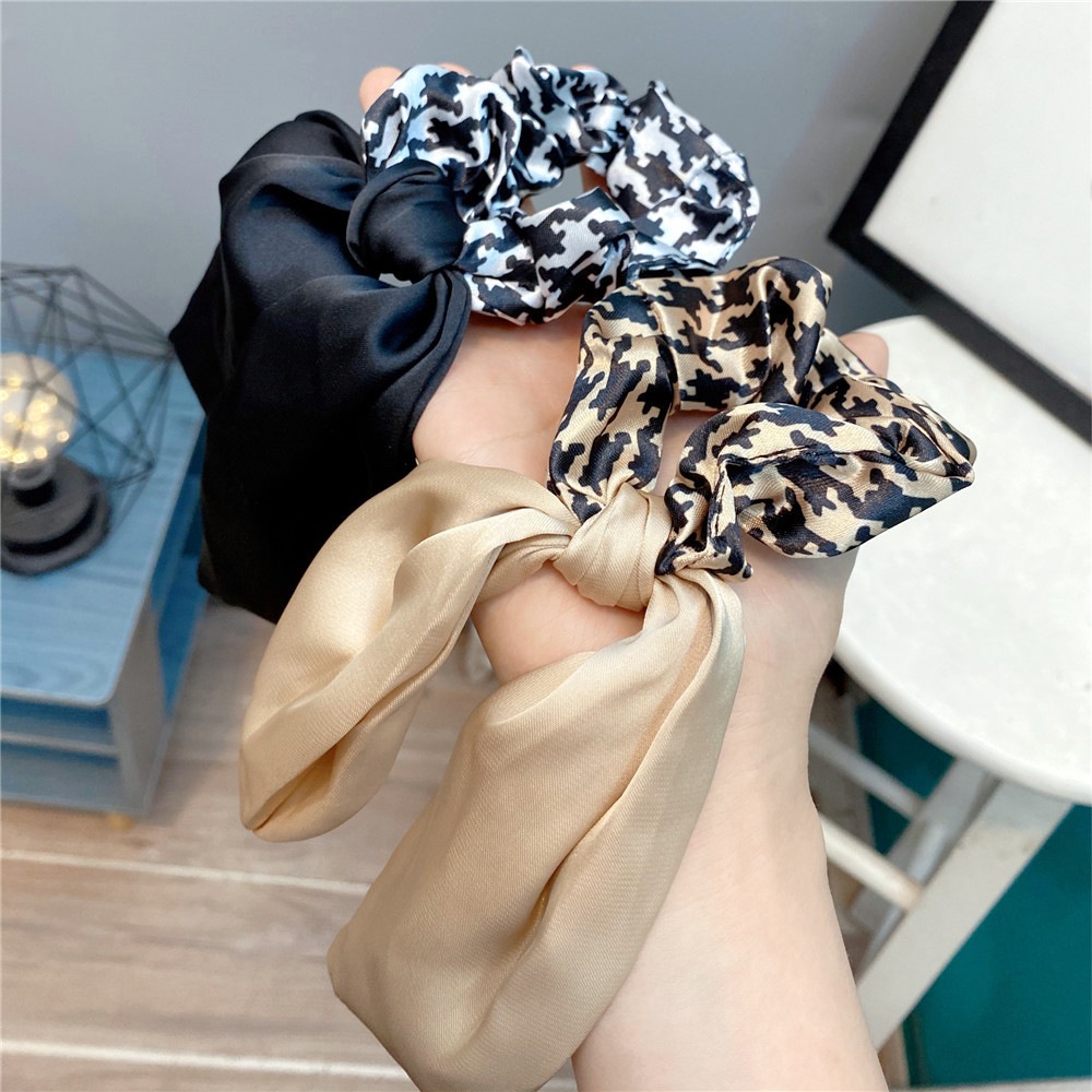 Cột tóc đuôi dài caro phối màu cổ điển