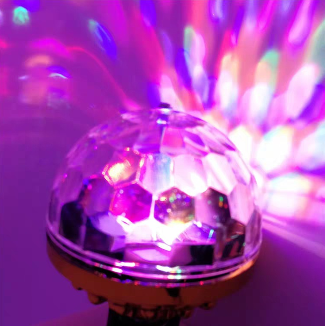 [FREESHIPPP] Đèn Led 7 màu xoay 360 độ