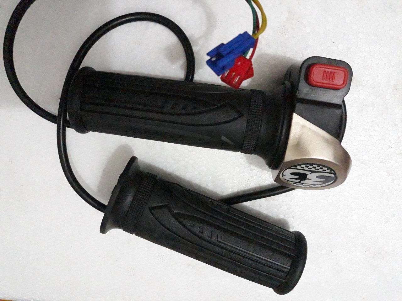 TAY GA XE ĐẠP ĐIỆN GIANT 133S