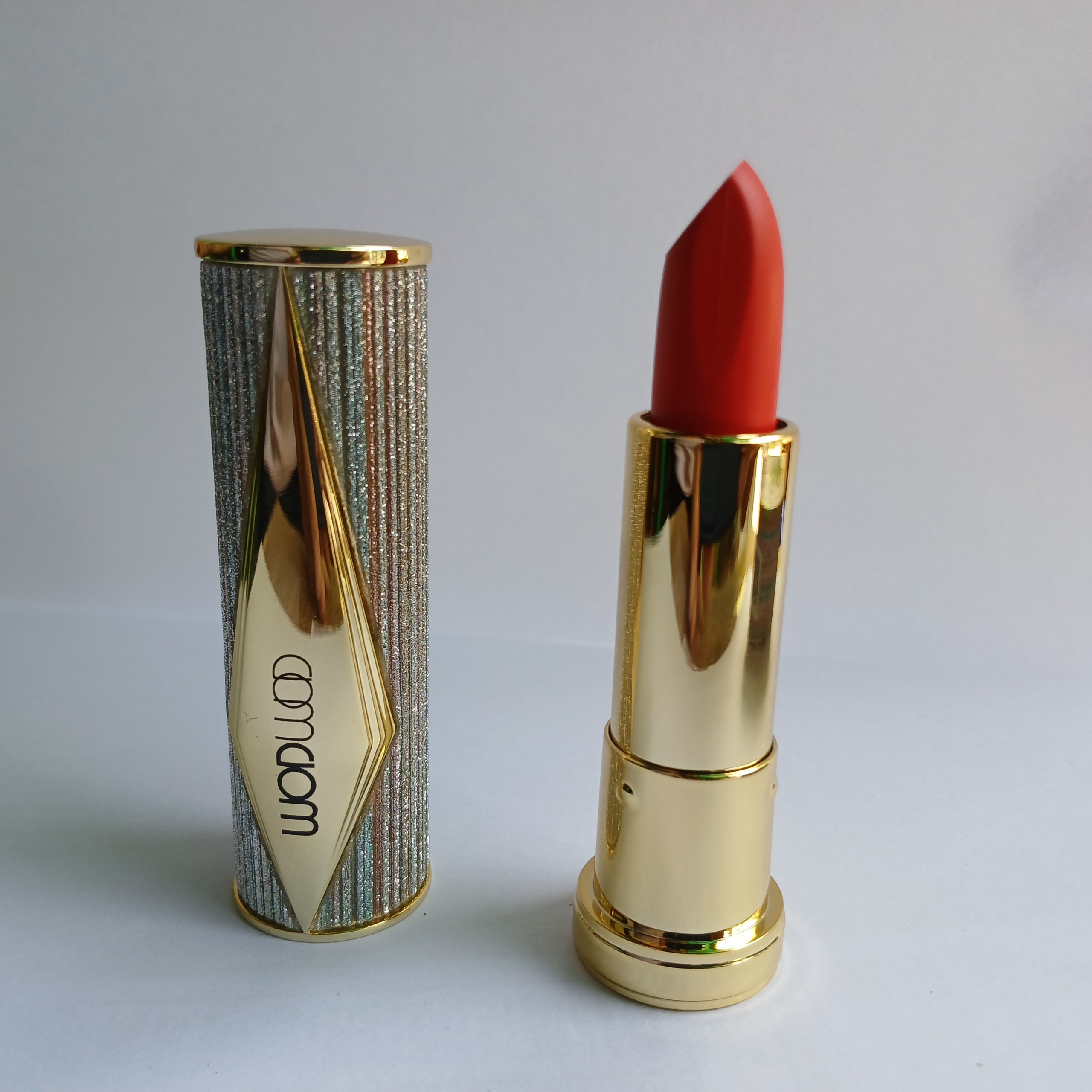 Son Lì ĐỎ CAM QUYẾN RŨ WODWOD Diamond lipstick kiểu dáng sang trọng ĐỎ XUÂN