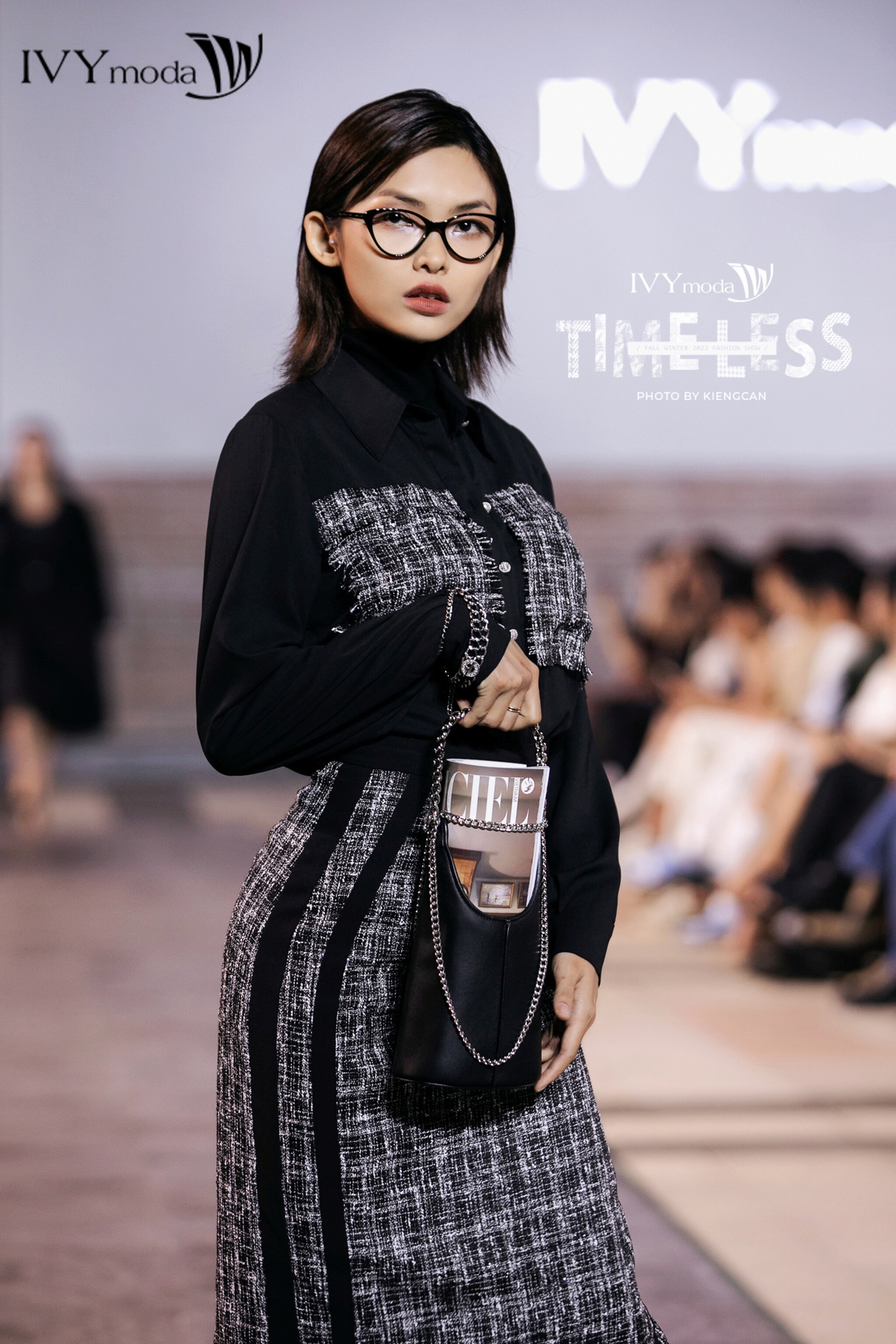 Áo sơ mi phối vải tweed IVY moda MS 17M7965