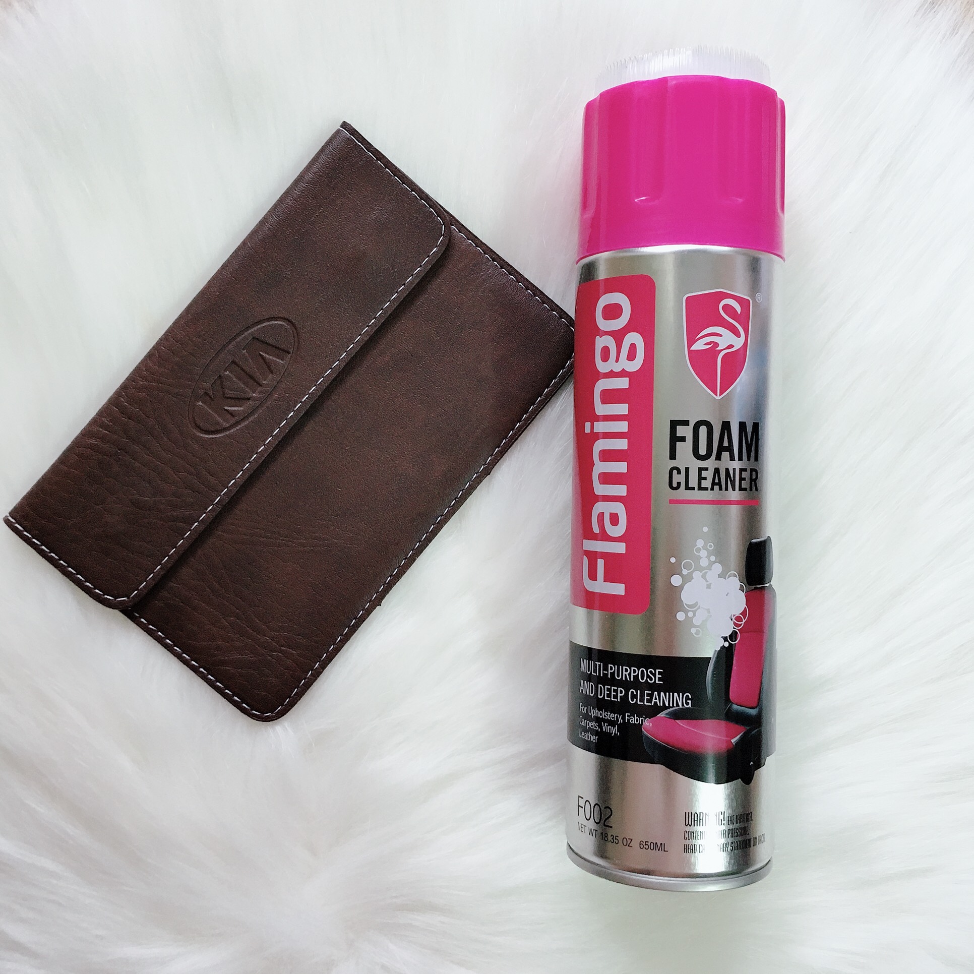 Chai xịt bọt Flamingo F002 vệ sinh da làm sạch ghế da , nội thất ô tô + 01 Ví da đựng giấy tờ xe