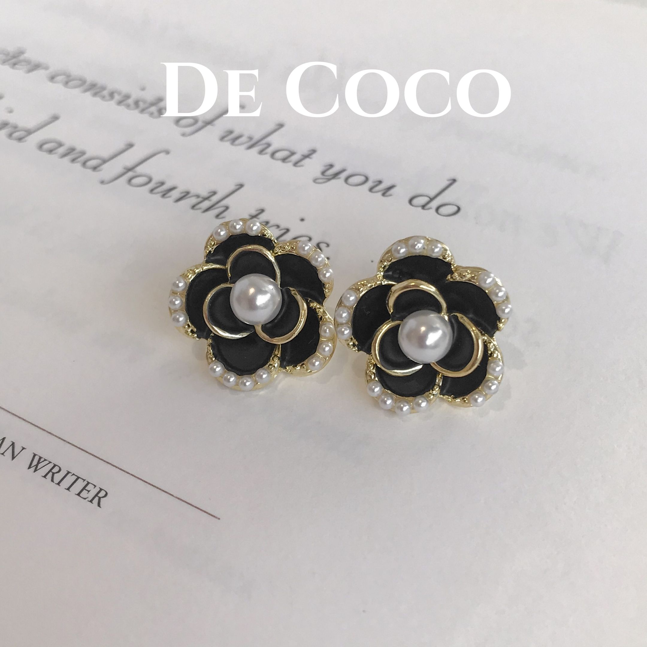 Bông tai hoa đen đính hạt trai Black Rosé De Coco decoco.accessories