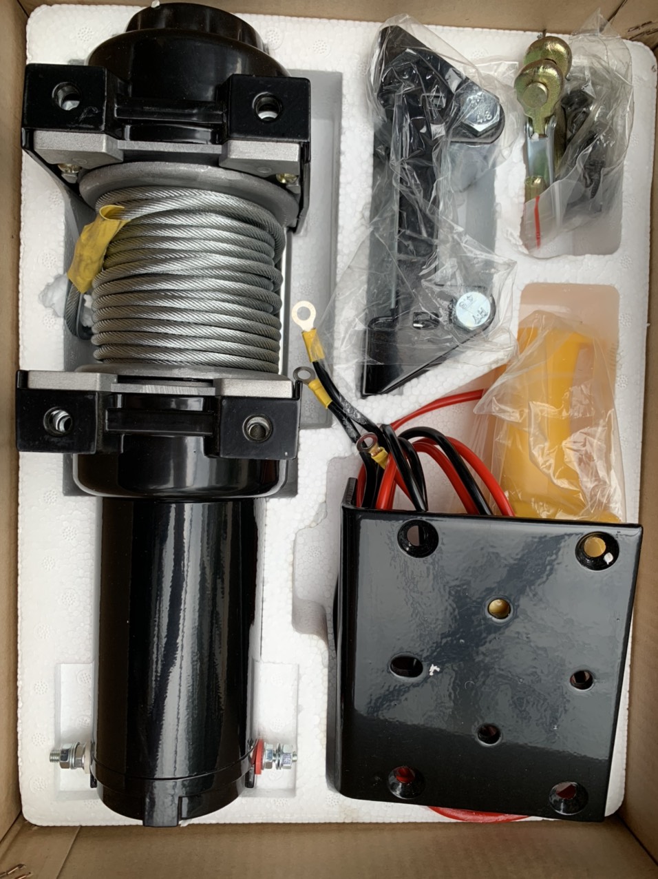 Tời điện ô tô 12v (4000LBS) chịu tải 1800kg hàng chuẩn L1