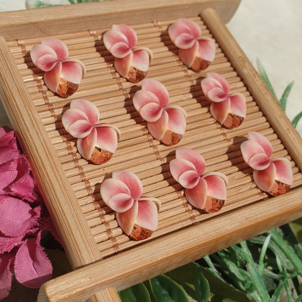 Hoa ly ôm đá - Hoa bột đính móng (combo 4 bông) BYH021