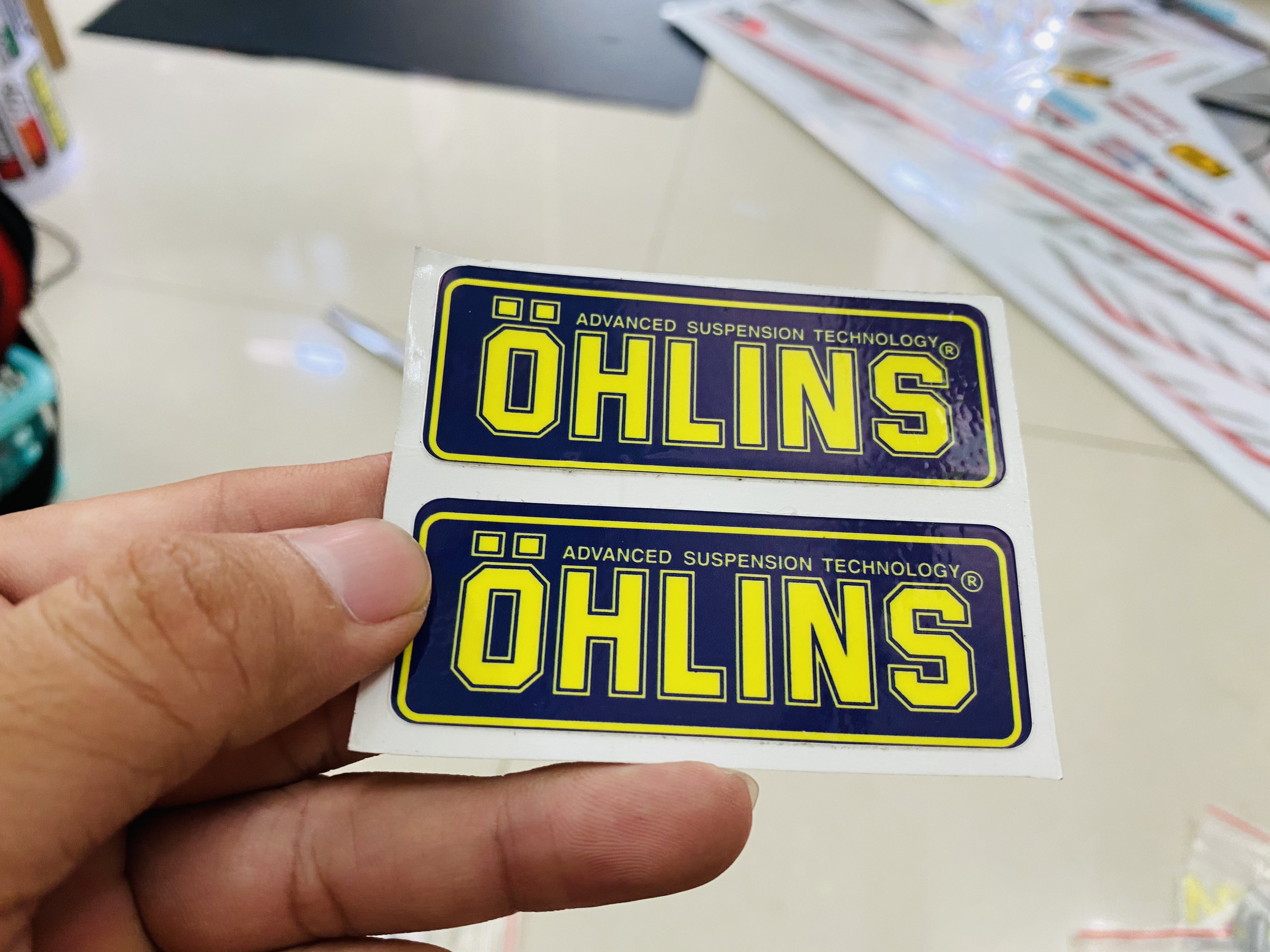 cặp tem ohlins vàng