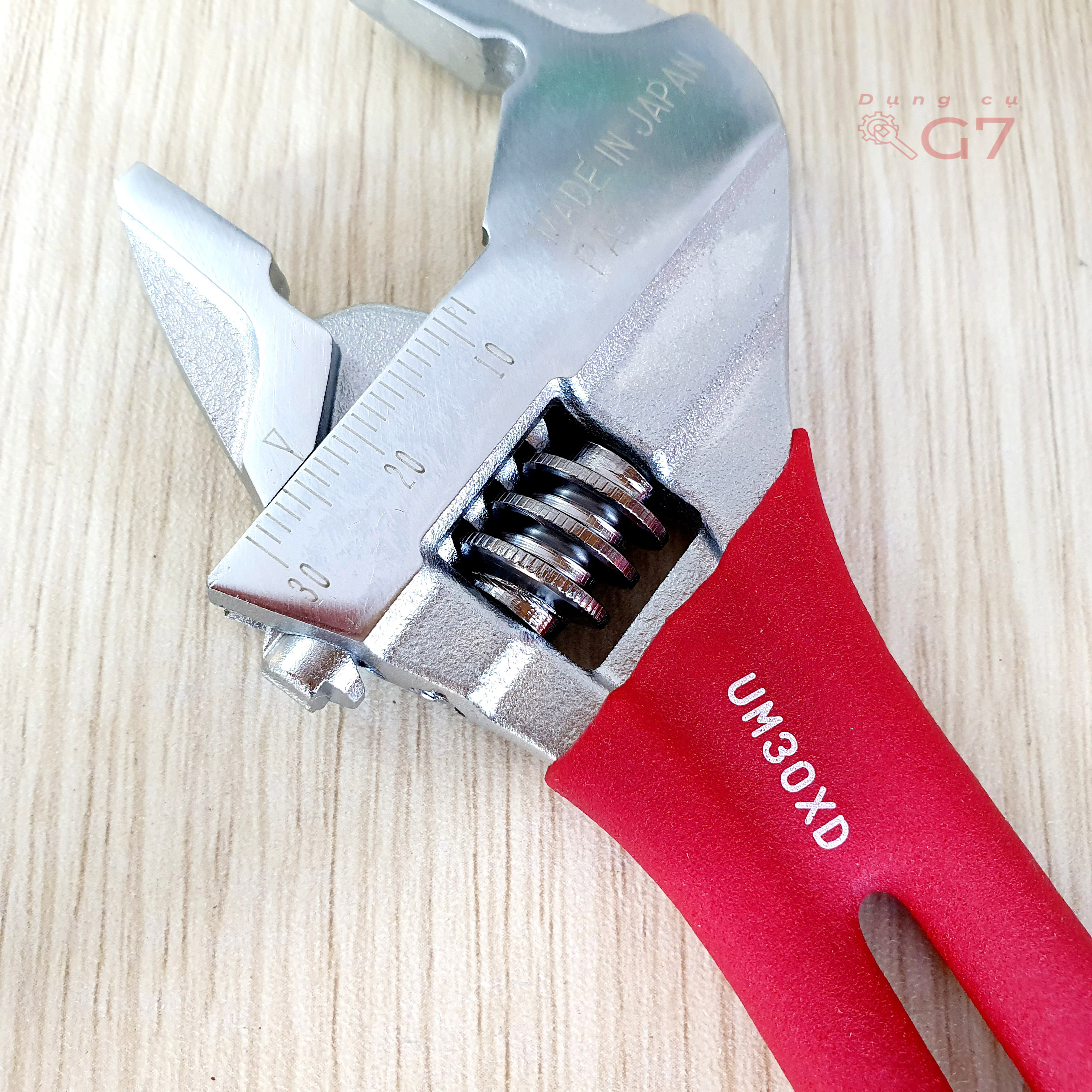 Mỏ lết Lobster UM30XD Made In Japan