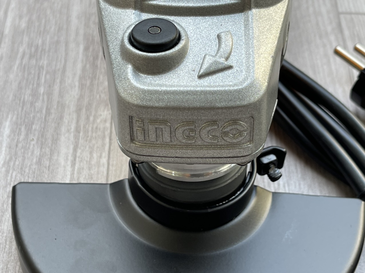 [HCM]Máy mài máy cắt 1010W Ingco AG10108-5 ( có nút điều chỉnh tốc độ )