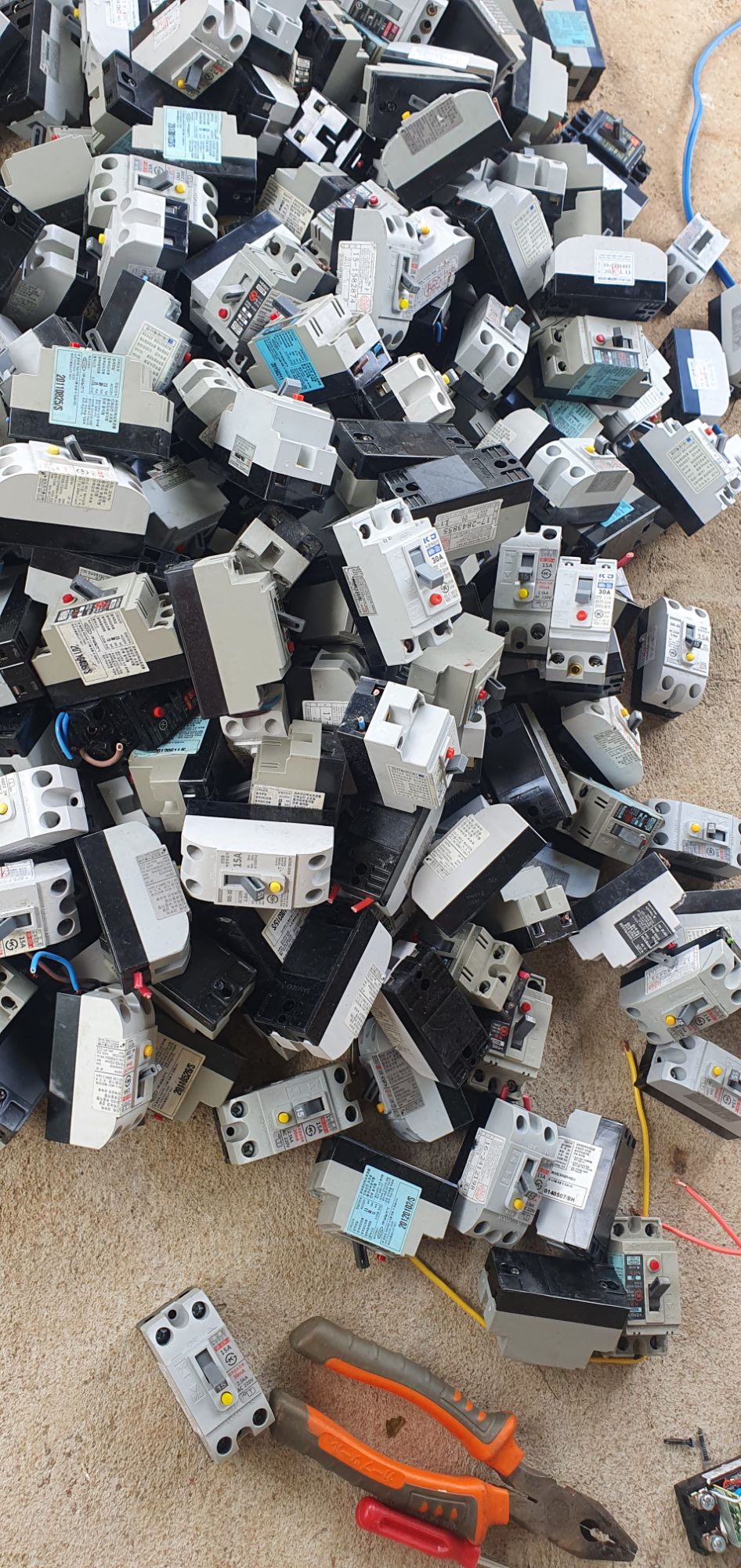 CB Chống Giật 15A Hàn Quốc