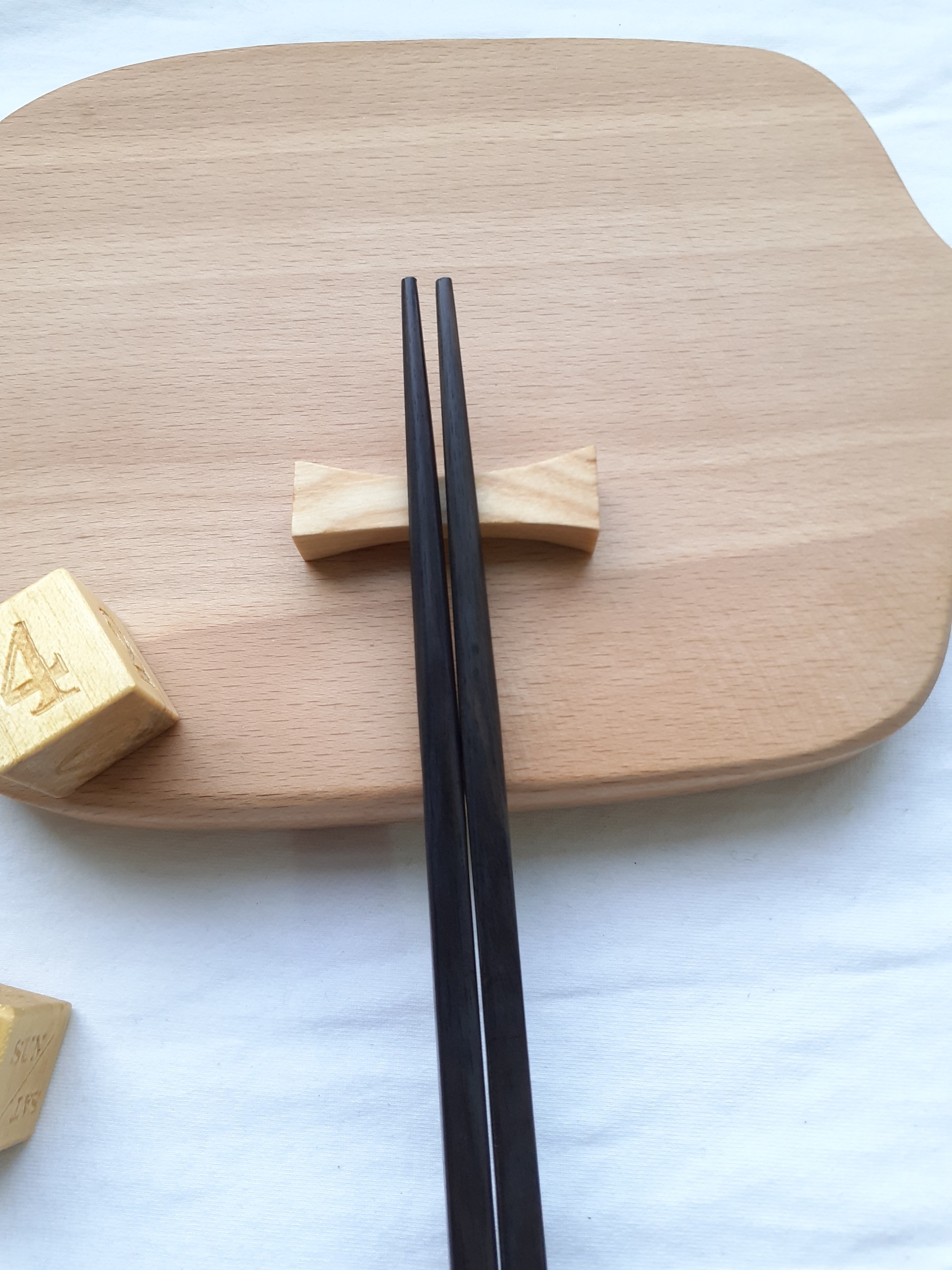 Đũa gỗ mun đen vuông trơn 25 cm (bộ 5 đôi)