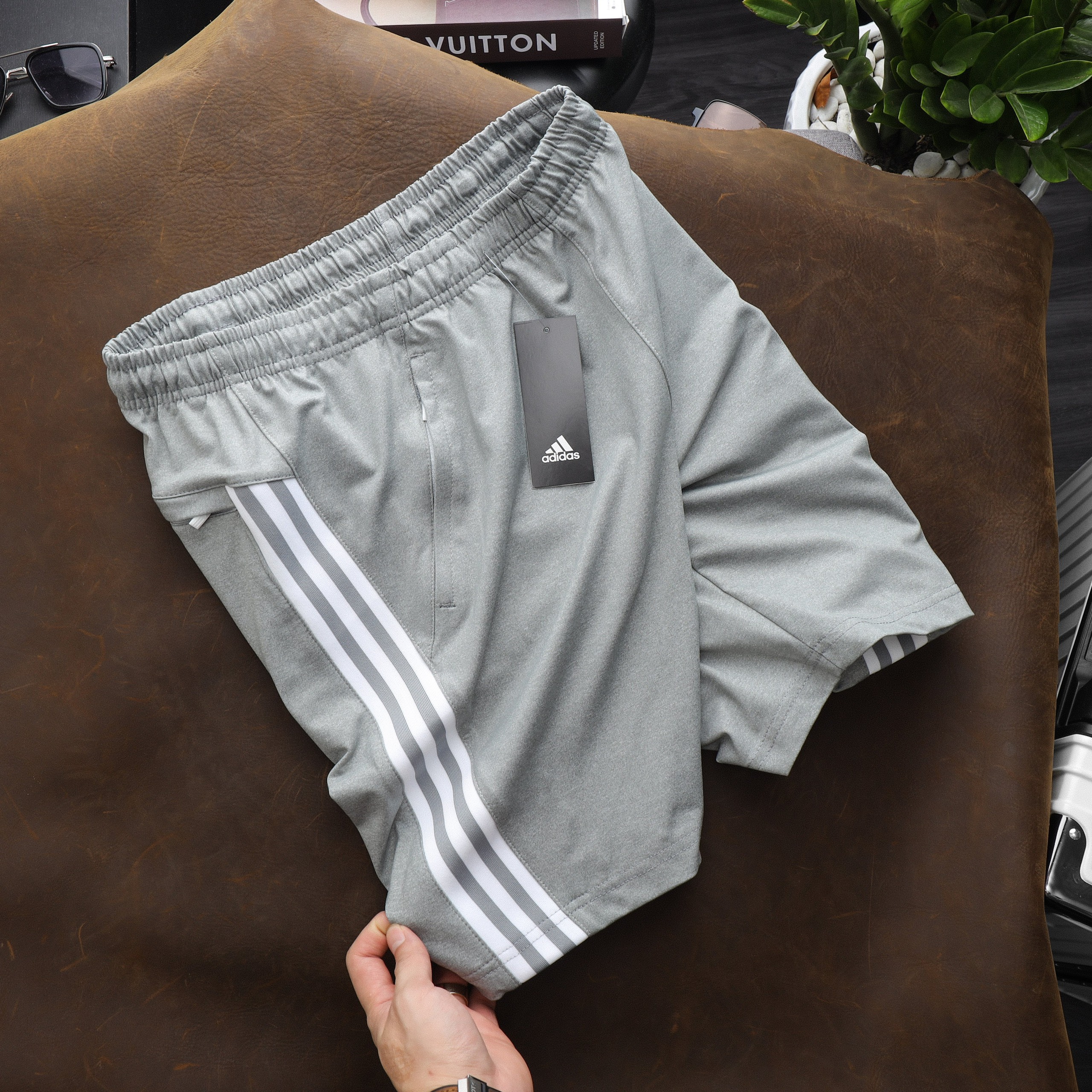 Quần Short Adidas 3 sọc chéo logo ADIDAS