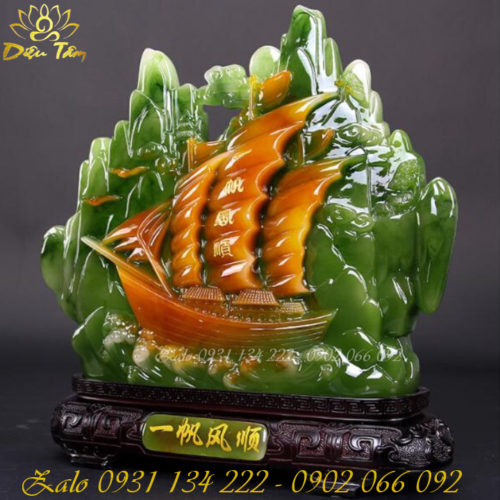 Wind-up sailing craft statue