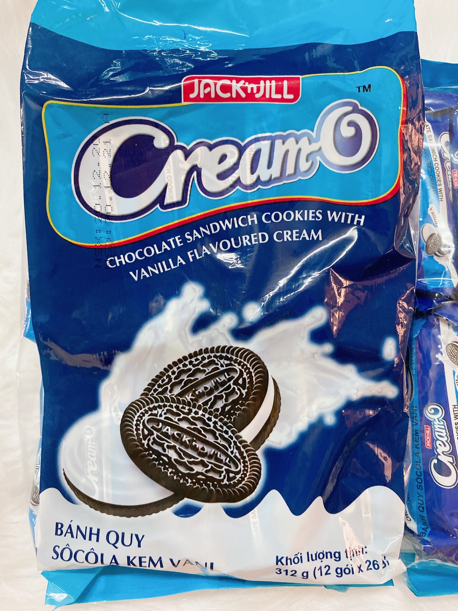 Bánh quy sô cô la kem vani Cream O 12 gói
