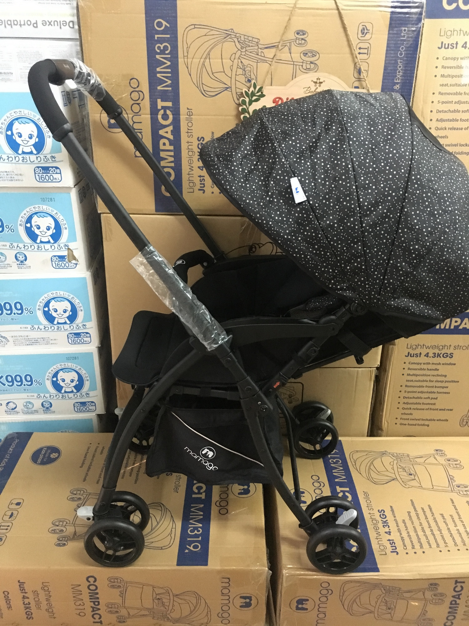 Xe đẩy em bé Kids Plaza Compact 319  (tên cũ Mamago Compact 319) màu đen