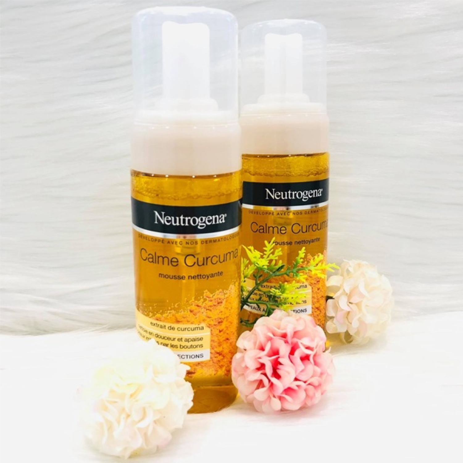 Sữa Rửa Mặt Tạo Bọt Neutrogena Nghệ Curcuma Clear 150ml